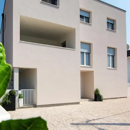 Apartment Family-friendly With Swimming Pool - 21760