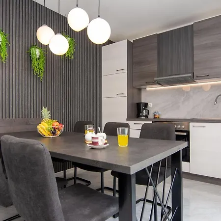 Apartment Family Friendly With A Swimming Pool - 21760