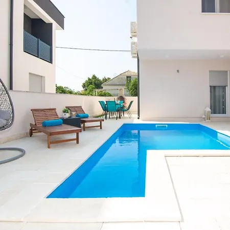 Family Friendly With A Swimming Pool - 21760 Apartment
