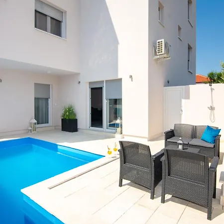 Apartment Family-friendly With Swimming Pool - 21760