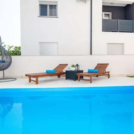 Apartment Family-friendly With Swimming Pool - 21760